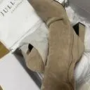 발등이높은데도.반사이즈업하니까.끼지않고.편안하고.색도고