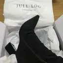 블랙은기본이라서샀지요.
굽도.9센티인데도.안정적이고.편