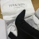 블랙은기본이라서샀지요.
굽도.9센티인데도.안정적이고.편