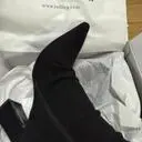 블랙은기본이라서샀지요.
굽도.9센티인데도.안정적이고.편