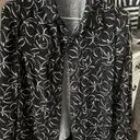 도시적인 이미지로 커리우먼 느낌입니다.
가슴에 주머니 