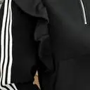 어깨 프릴이 넘 이뻐요. 겨울에 따뜻하게 잘 입어진겠어