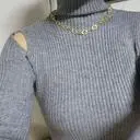 도톰해요 그리고팔이길고 트임은 애매합니다 목은뒷트임이있