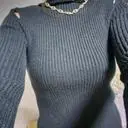 도톰합니다 목뒷트임이 있어서구매했는데 역시답답하지않아서