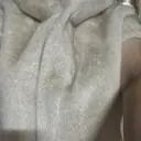 포닥폭닥 한 소제에 어깨 라인과 옆 셔링이
 몸을 착 