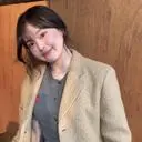 도톰하고 겨울에는 무채색 외투만 있는데 약간 엘로우 베