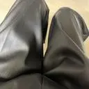 과하지 않은 광택감과 부드러운 재질이 리얼 레더 못지 