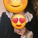 고급스러운 벨벳에 사랑스러운 프릴이 조화롭게 어울리는
