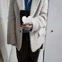 옷이 따뜻한 부클느낌~ 아이보리색이라 어떤옷에 매치해도