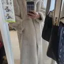 편하게 입을수 있는 퍼코트입니다.
가격대비 좋은 상품같