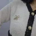 깔끔하며서 포인트 되는 브로치
니트에 코트에 자켓에 모