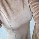 핏 이뻐요
벨벳소재로 부드럽고 따뜻하네요
넥부분이 넘 