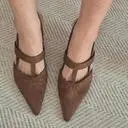 235정사이즈라
블랙235 9cm신었는데
브라운은 7c