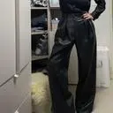 멋스러운 바지네요~ 바람 한점 안들어 올거 같은~^^ 