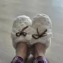 슬리퍼도톰하니 정말좋네요 따뜻하고 편하구 너무귀엽워요.