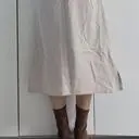 230에서 235 사이인데 영상에서 발 볼이 넓으면 한