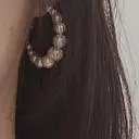 침이 일자형이라 착용이 매우 편리하고 크기도 적당히 볼