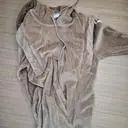 블랙도 이쁘지만 이색이 더 맘에 듭니다~!재질이 따뜻해