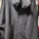 꺌끔한 울 자켓이네요.지금  입기엔 춥고 초겨울 까지는