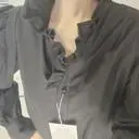 몇년전 아이보리 구매해서 가끔 잘 입어요. 넥 디자인이