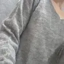 약간 까슬한 느낌윽 니트이구요..많이 늘어나는 소재인듯