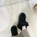 따듯하고 이뻐요
한치수 큰사이즈 구매해서 깔창넣어 신어