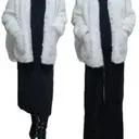 넘부드럽고 화사해서 얼굴이 밝아보이고 핏이 오버핏인데 