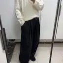 넘 부드럽고 촉감 좋은 니트에요 슬랙스랑 어울리는 니트