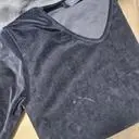 너무 이뻐요 적당히 파여있어서 좋구 도툼하니 겨울에 입