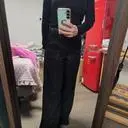 원단이부드럽고 따뜻하고 두껍지않고  날씬해보여요
깐끔하