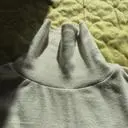 원래 목티를 갑갑해서 못입는 편이라 고민 조금 했는데요