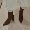 색상이 너무 예뻐요^^ 스웨이드라 부드러워서 발이 편안