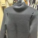 소재도 까슬거림 없이 부드러운 편이라 단독으로 입어도 