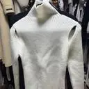 소재도 까슬거림 없이 부드러운 편이라 단독으로 입어도 