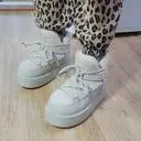 정사이즈 잘맞구요 굽이 무게감이 있어서 걸을때 운동화만