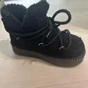 포근하고 귀엽네요.  포인트로 추운날 신고 다니기 좋을