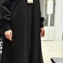 격식차리는 곳에 입어도 될거 같아요. 코트로 원피스로 