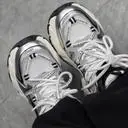 평소 235신는데 발볼이 좁다해서 240주문했어요 24