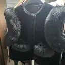 살까 말까 고민했는데 여러 옷에 코디하기 좋은거 같아 