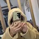 생각보다 많이 오버핏이네요~
안쪽 주머니가 너플거려서 