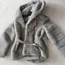 그레이랑 블랙 두컬러 구입했어요.
오버핏으로 입고 싶었