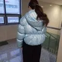 색상이 화사해서 칙칙한 겨울옷중 포인트가 되네요. 이 