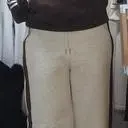 예뻐요~ 두께가있어 따뜻하고 프릴이있어 약간 어깡처럼 