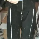 품 많이 넉넉한 편이고 약간 짱짱한 기모천 같은 재질이