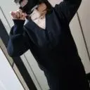 오자마자 입어 봐서 예쁘게 입질 못 했지만 얇지 않아 