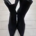 디자인 이쁘고 발 편하네요
가격은 좀... 비싼듯하지만