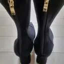 디자인 이쁘고 발 편하네요
가격은 좀... 비싼듯하지만