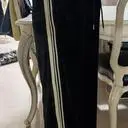 너무날씬해보이고 다리도길어보여요
세로옆선두줄이 틀어가잇