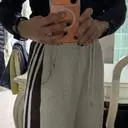 오트밀색상의브라운 스트라이프가 세로로 포인트들어가잇어 