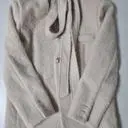 따뜻하고 노카라라 깔끔해요 단점은 어깨가 너무크고 팔길